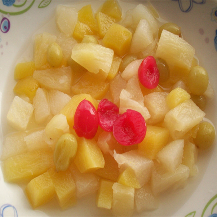 fruit jelly in cup in light syrup